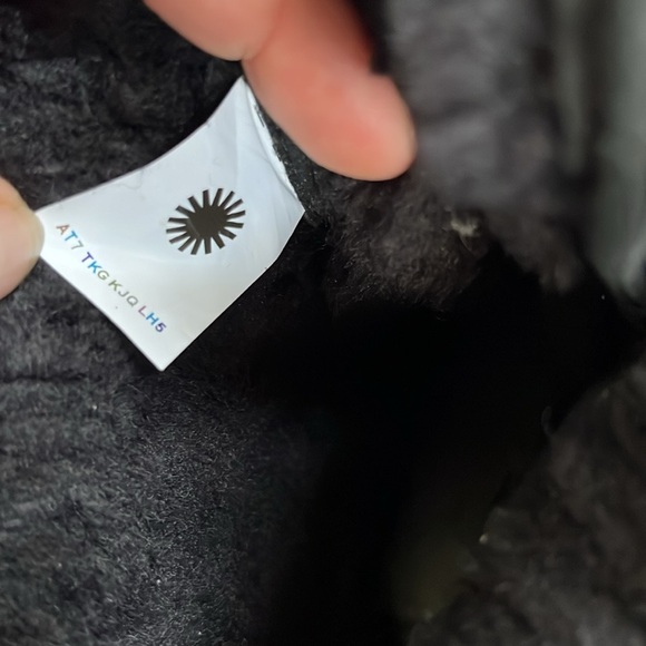 Ugg Adirondack lll Boot Size 9 NEW - Picture 16 of 16